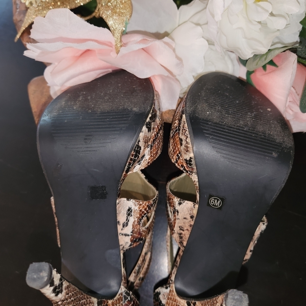 Cathy Jean size 6 Heels - Picture 4 of 8